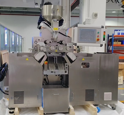 Máquina de cápsulas de gel blando de alta rigidez de torsión con reductor armónico 5.5kw 16 plunges