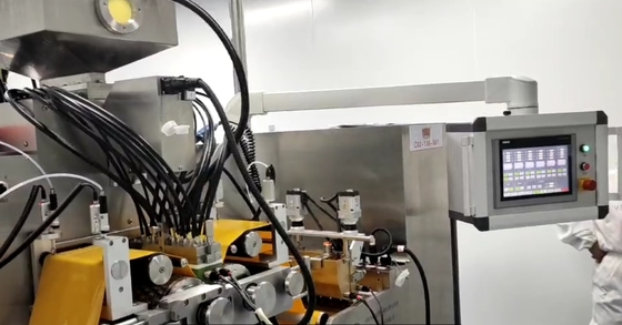 Máquina para cápsulas blandas de tipo rodante con capacidad para 100000 cápsulas/hora y sumergirse 1,5 ml ±1,5%